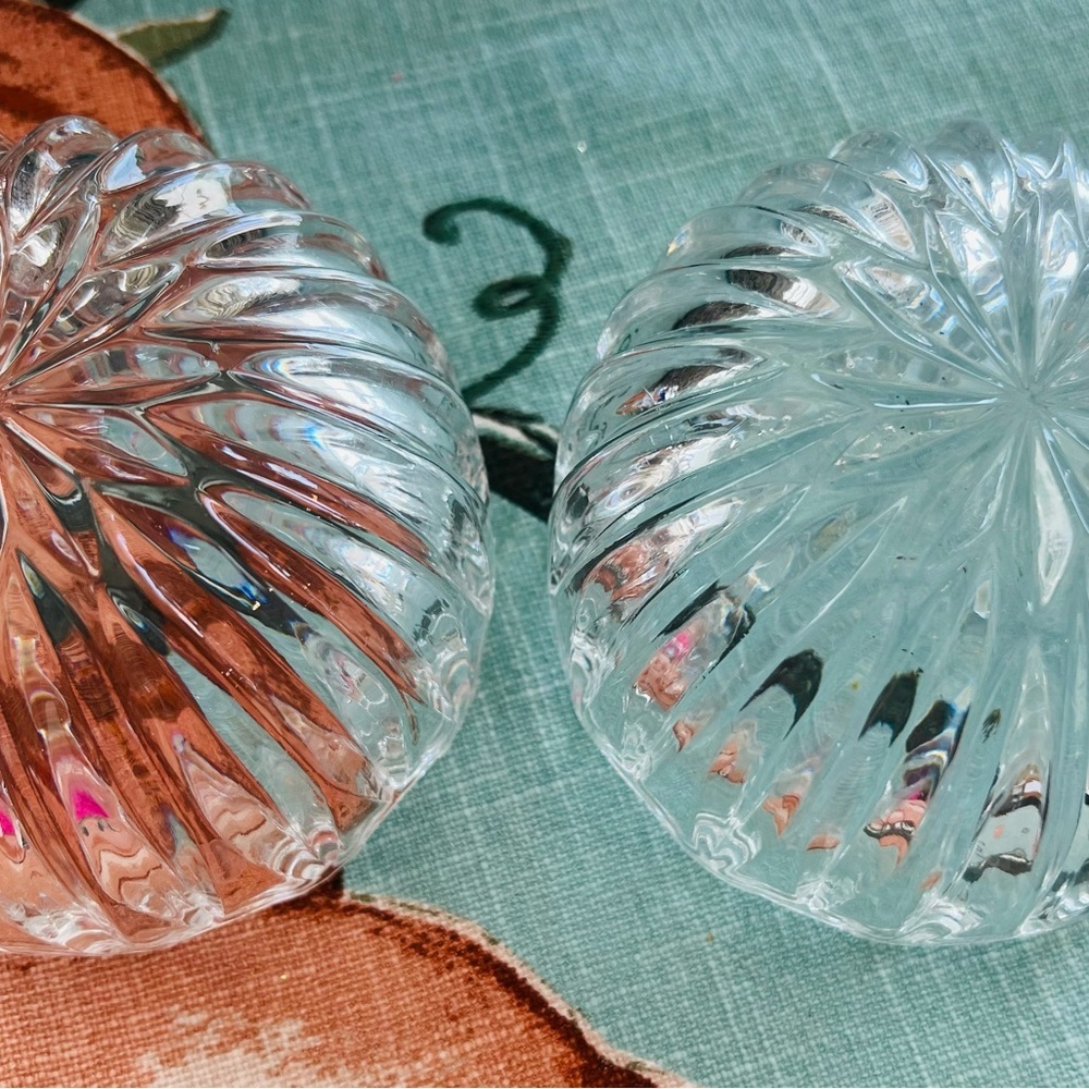 Vintage Pressed Glass Bowls - Scalloped Rim - Set of 2 - Picture 4 of 4